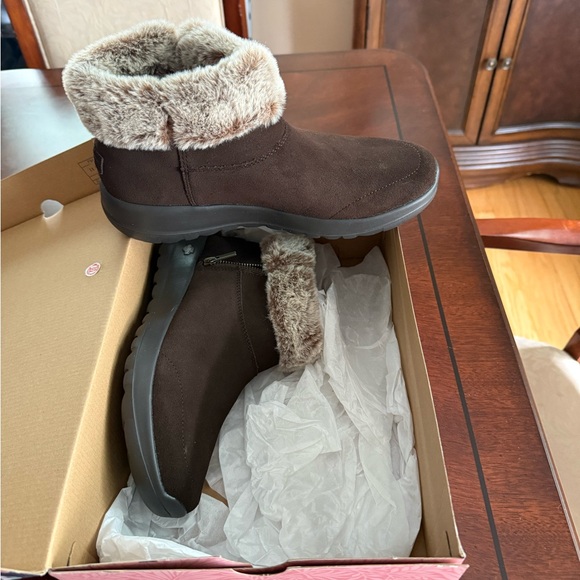 Skechers Faux Suede size 10 bootie - Picture 2 of 4